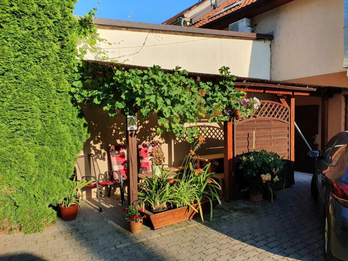 Penzion U Zamku Lednice Exterior foto