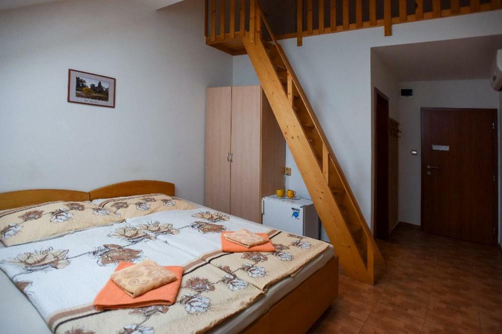 Penzion U Zamku Lednice Exterior foto